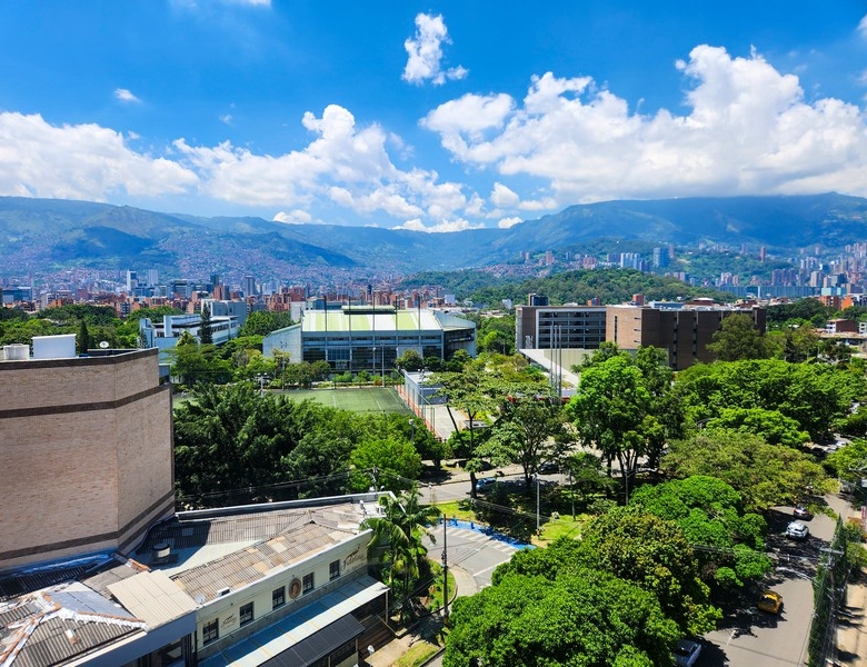 Apartamento Amoblado en Medellín. Laureles.