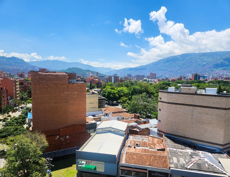 Apartamento Amoblado en Medellín. Laureles.