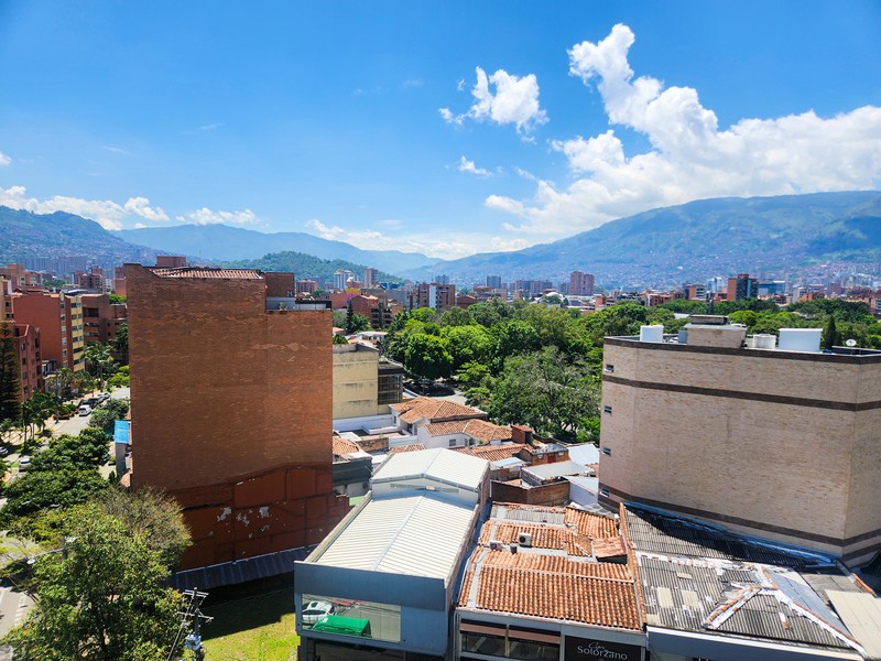 Apartamento Amoblado en Medellín. Laureles.