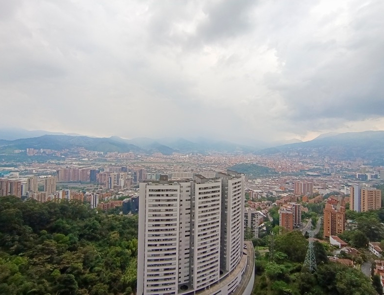 Apartamento Convencional en Medellín, Altos del Poblado