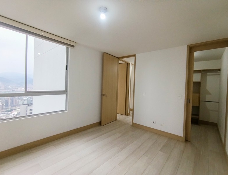 Apartamento Convencional en Medellín, Altos del Poblado