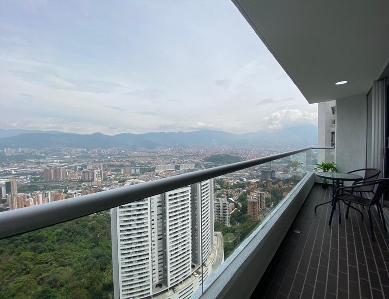 Apartamento Amoblado en Medellín. Altos de Poblado