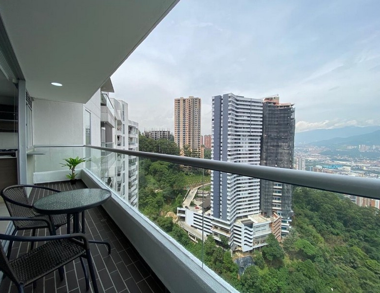 Apartamento Amoblado en Medellín. Altos de Poblado