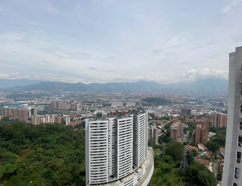 Apartamento Amoblado en Medellín. Altos de Poblado