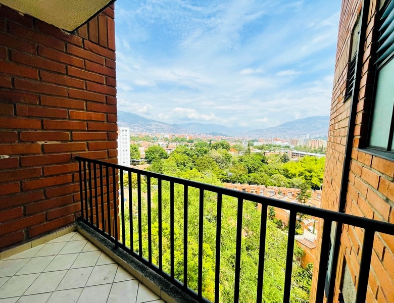 Apartamento convencional en Medellín, Sector Loma De Los Bernal