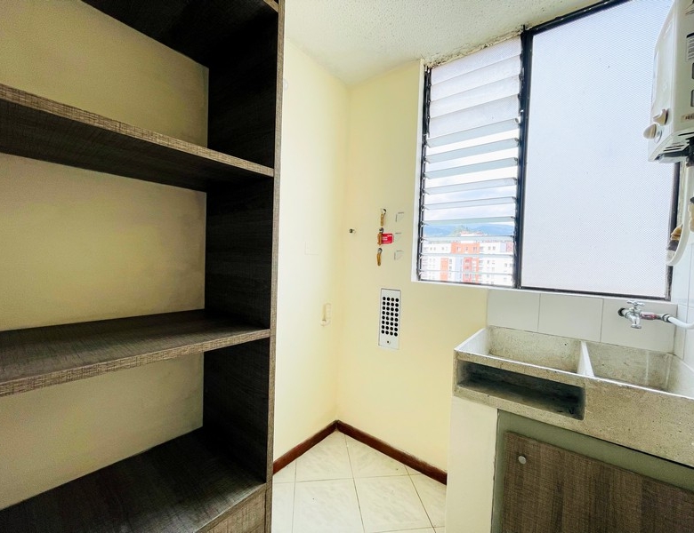 Apartamento convencional en Medellín, Sector Loma De Los Bernal