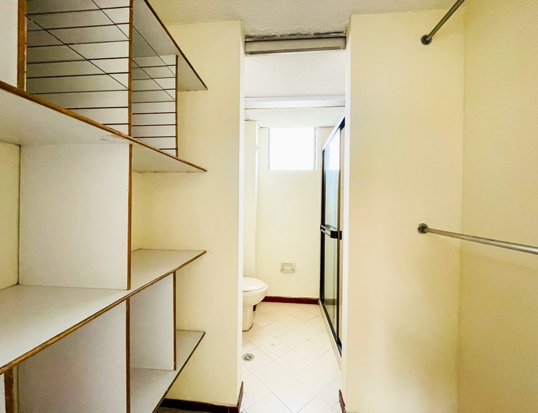 Apartamento convencional en Medellín, Sector Loma De Los Bernal