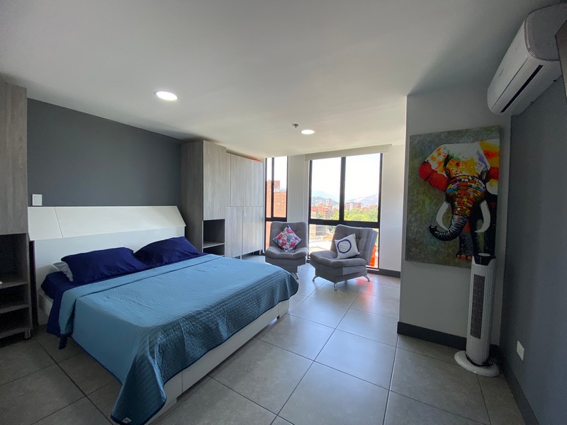 Apartamento Amoblado en Medellín. Laureles.